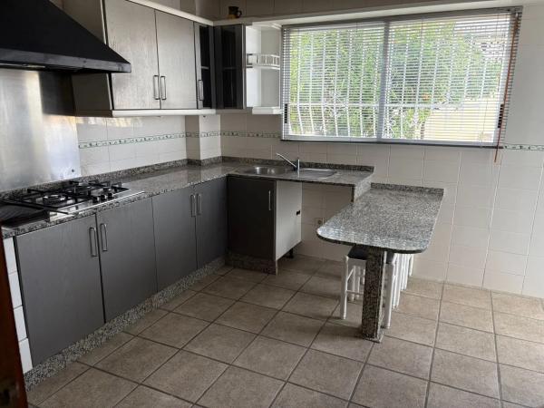 Casa independiente en calle Varsovia