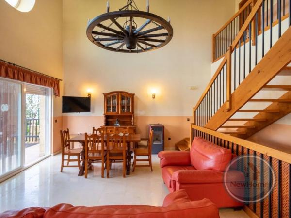 Chalet adosado en Urbanización la Almedia