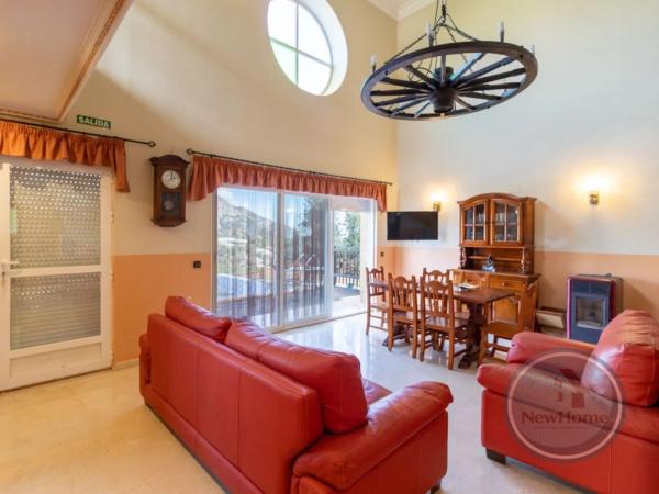 Chalet adosado en Urbanización la Almedia