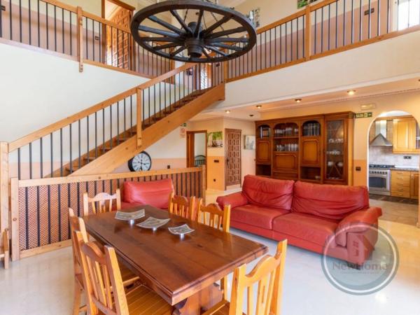 Chalet adosado en Urbanización la Almedia