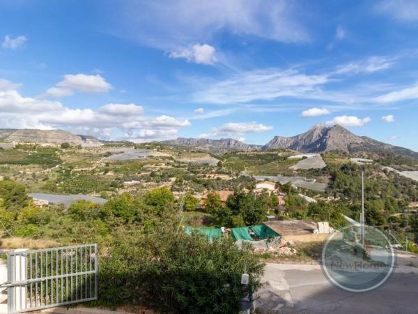 Chalet adosado en Urbanización la Almedia