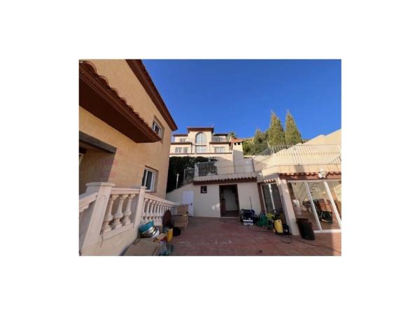 Casa independiente en Urbanización la Almedia