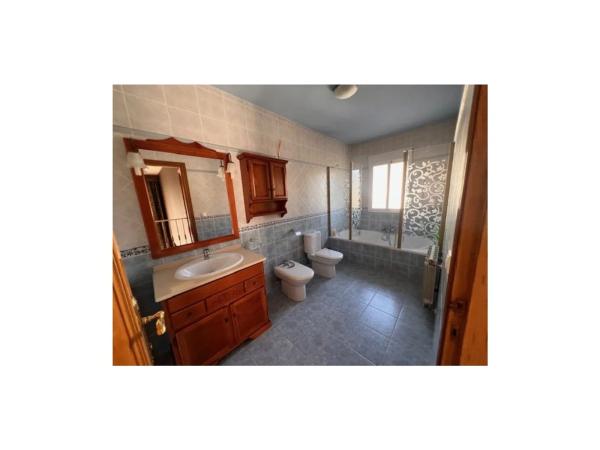 Casa independiente en Urbanización la Almedia