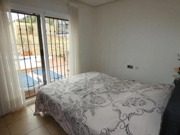 Casa independiente en Urbanización la Almedia