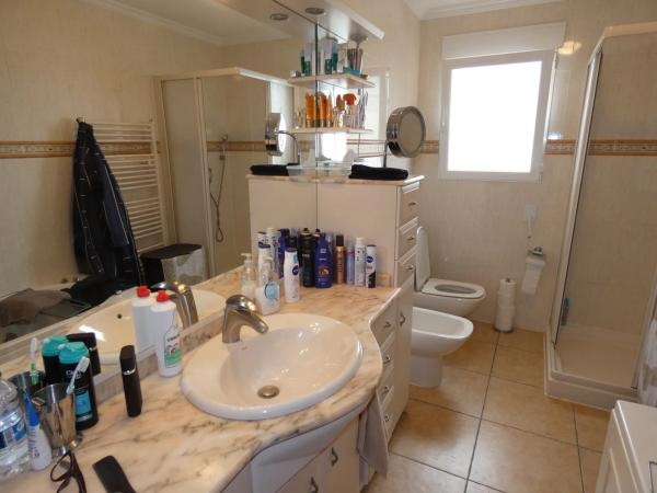 Casa independiente en Urbanización la Almedia