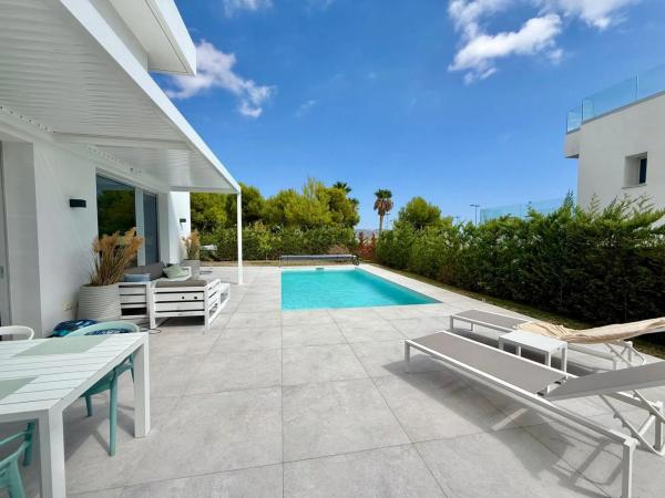 Casa independiente en calle Atenas