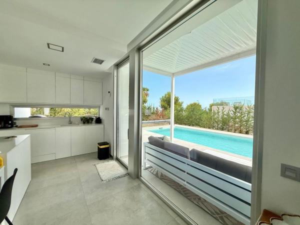 Casa independiente en calle Atenas