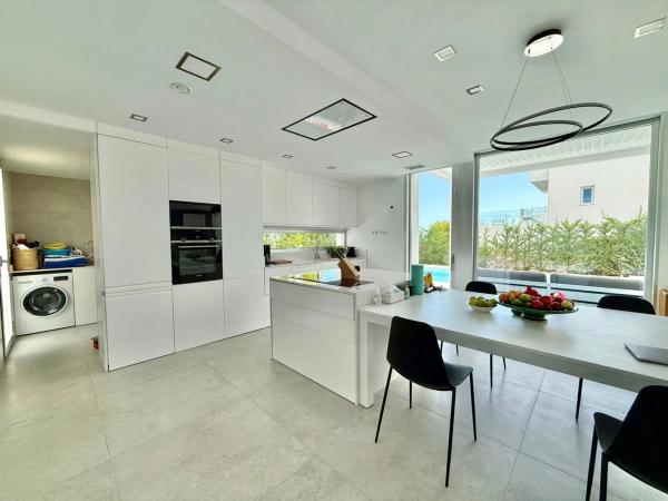 Casa independiente en calle Atenas