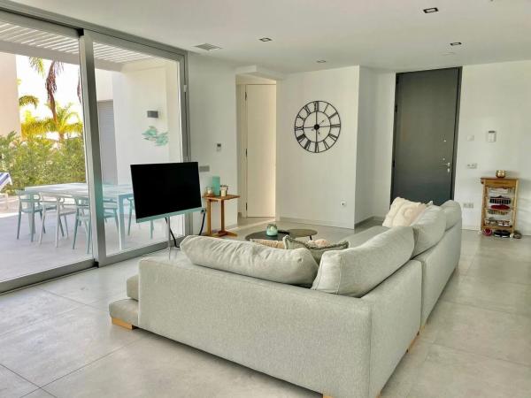 Casa independiente en calle Atenas