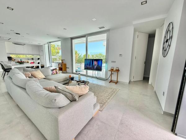 Casa independiente en calle Atenas