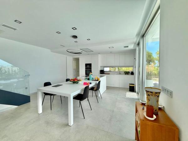 Casa independiente en calle Atenas