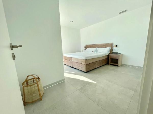 Casa independiente en calle Atenas