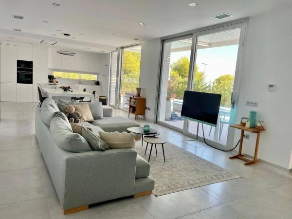 Casa independiente en calle Atenas