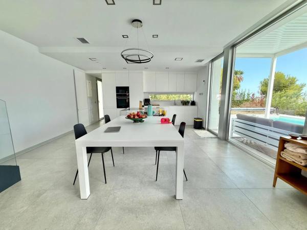 Casa independiente en calle Atenas