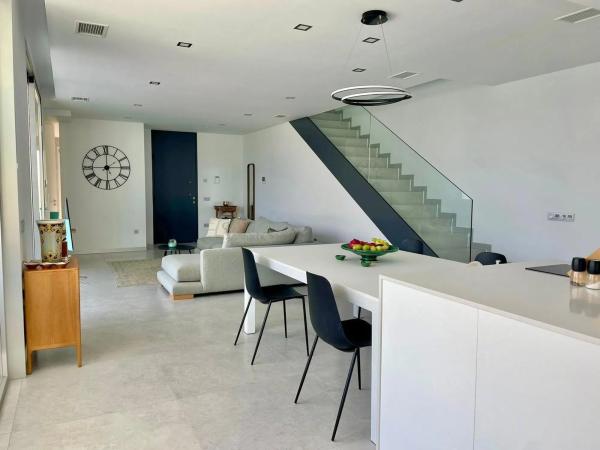 Casa independiente en calle Atenas