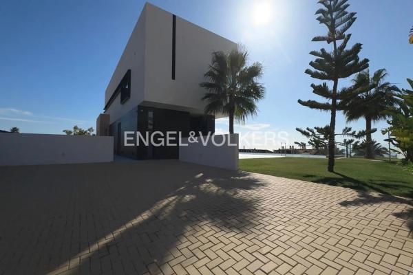 Casa independiente en calle Viena, 36