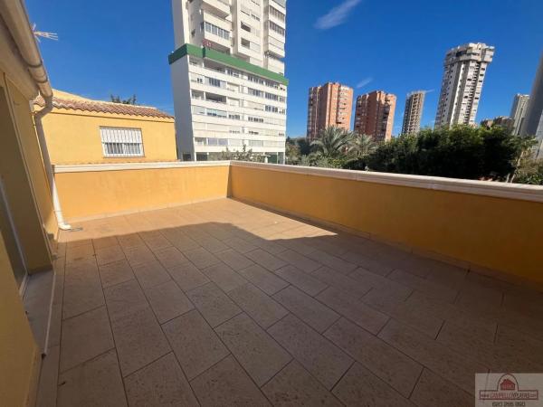 Chalet adosado en avenida Mimosas