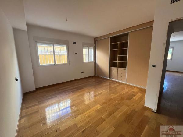 Chalet adosado en avenida Mimosas