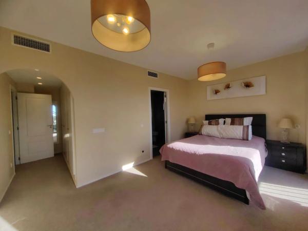 Casa independiente en calle Londres