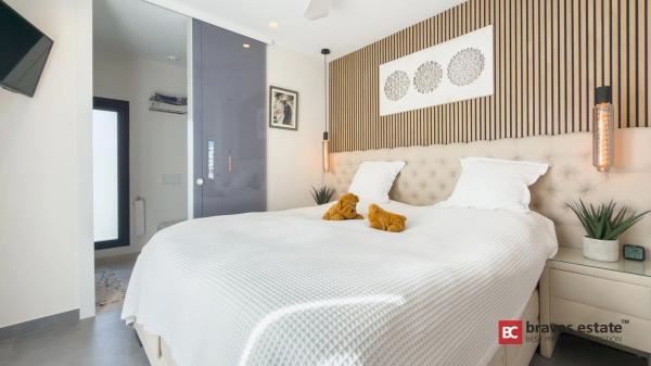 Casa independiente en calle de Veneçuela