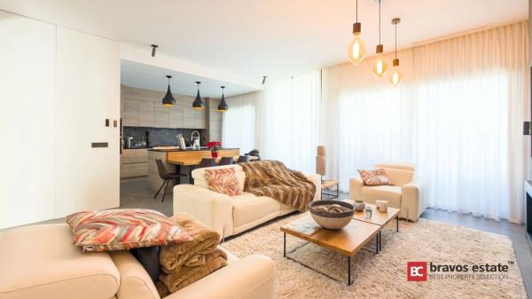 Casa independiente en calle de Veneçuela