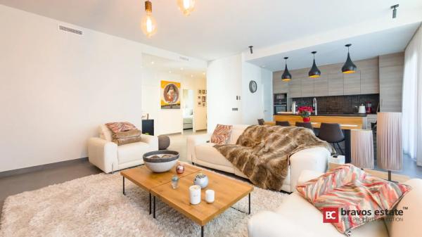 Casa independiente en calle de Veneçuela