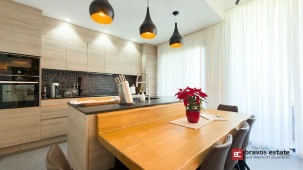 Casa independiente en calle de Veneçuela