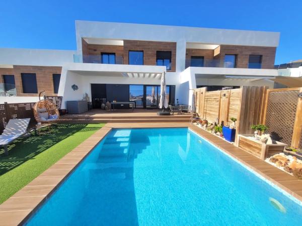 Chalet adosado en calle de Brasil