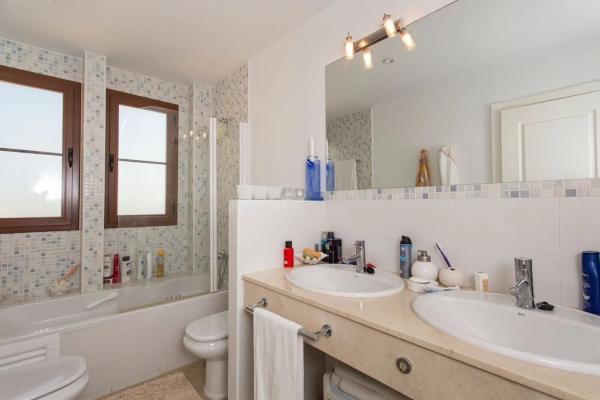 Casa independiente en calle Roma