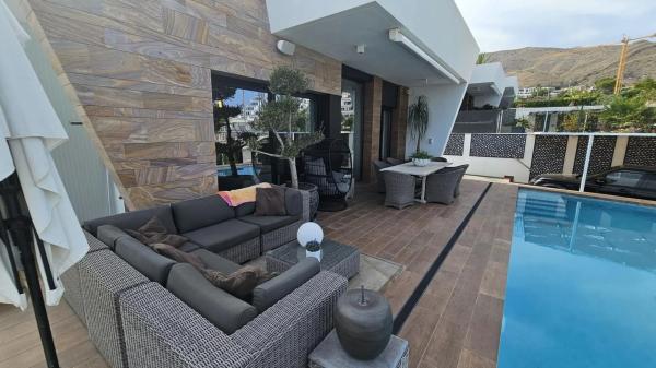 Casa independiente en calle de Veneçuela