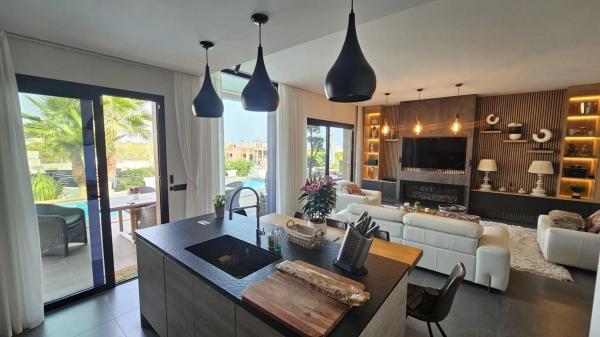 Casa independiente en calle de Veneçuela