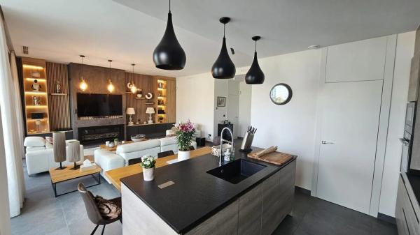 Casa independiente en calle de Veneçuela