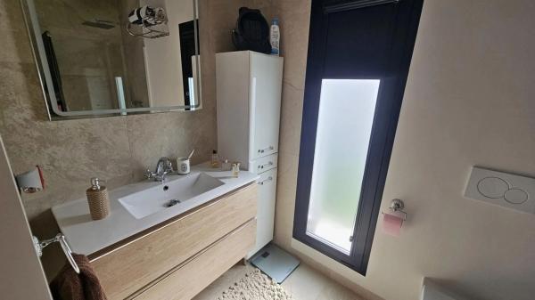 Casa independiente en calle de Veneçuela