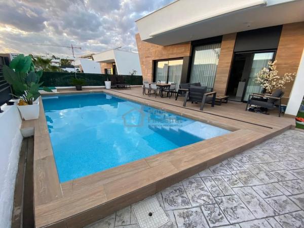 Casa independiente en calle d'Equador