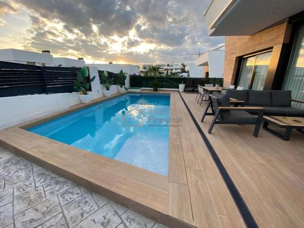 Casa independiente en calle d'Equador