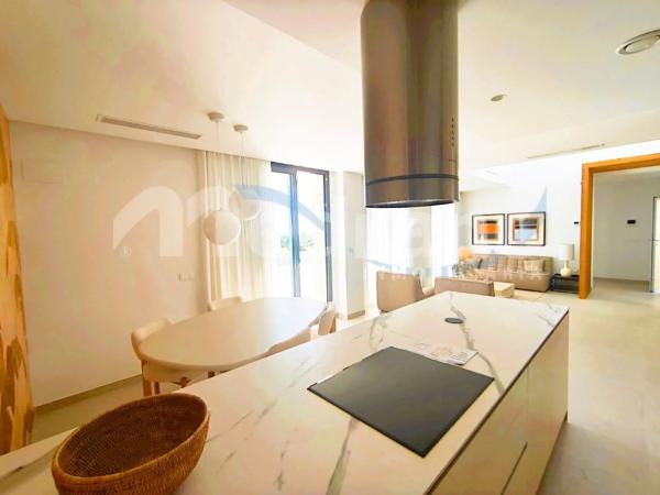 Casa independiente en calle Praga, 64