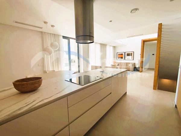 Casa independiente en calle Praga, 64