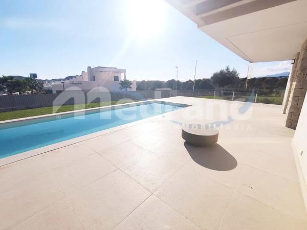 Casa independiente en calle Praga, 64