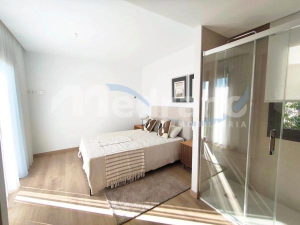 Casa independiente en calle Praga, 64