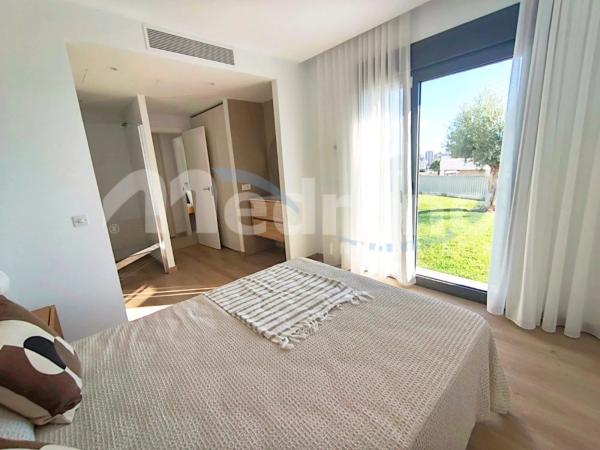 Casa independiente en calle Praga, 64