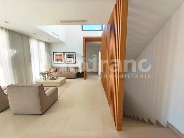 Casa independiente en calle Praga, 64