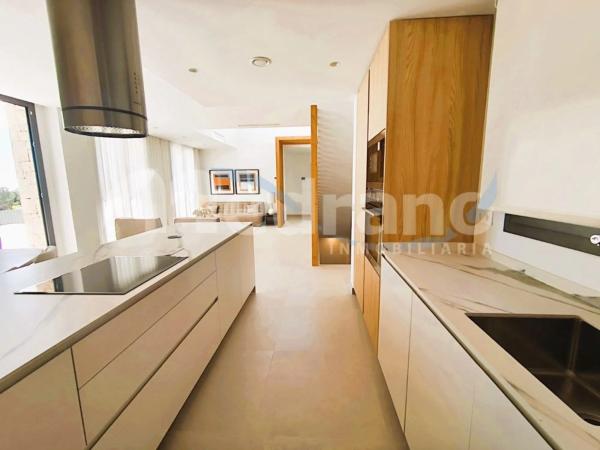 Casa independiente en calle Praga, 64