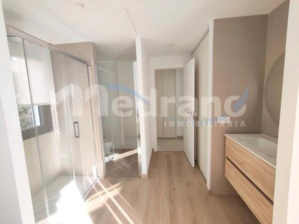 Casa independiente en calle Praga, 64