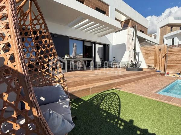 Chalet adosado en calle de Brasil