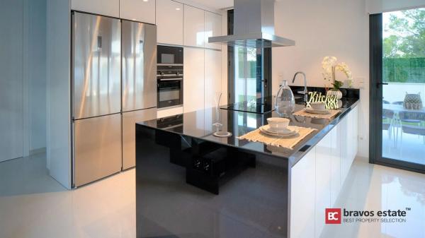 Casa independiente en calle Atenas