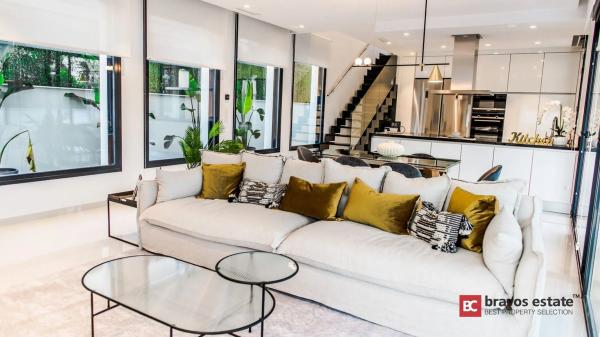 Casa independiente en calle Atenas