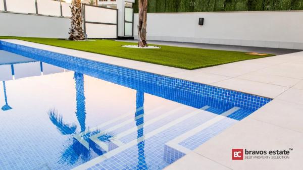 Casa independiente en calle Atenas