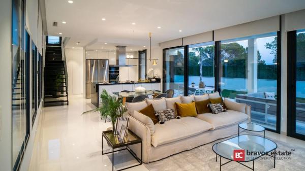 Casa independiente en calle Atenas