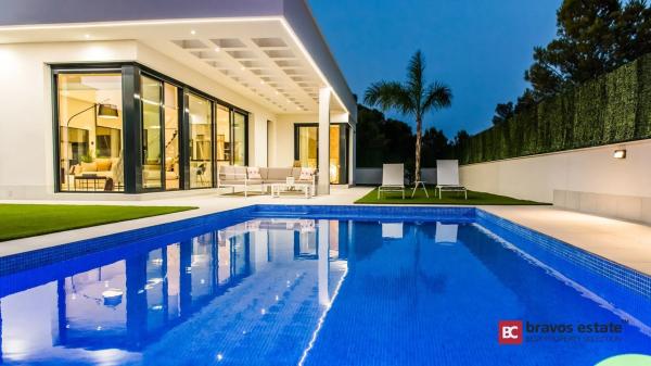 Casa independiente en calle Atenas