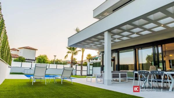 Casa independiente en calle Atenas